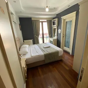 2* Otel La Petite Maison